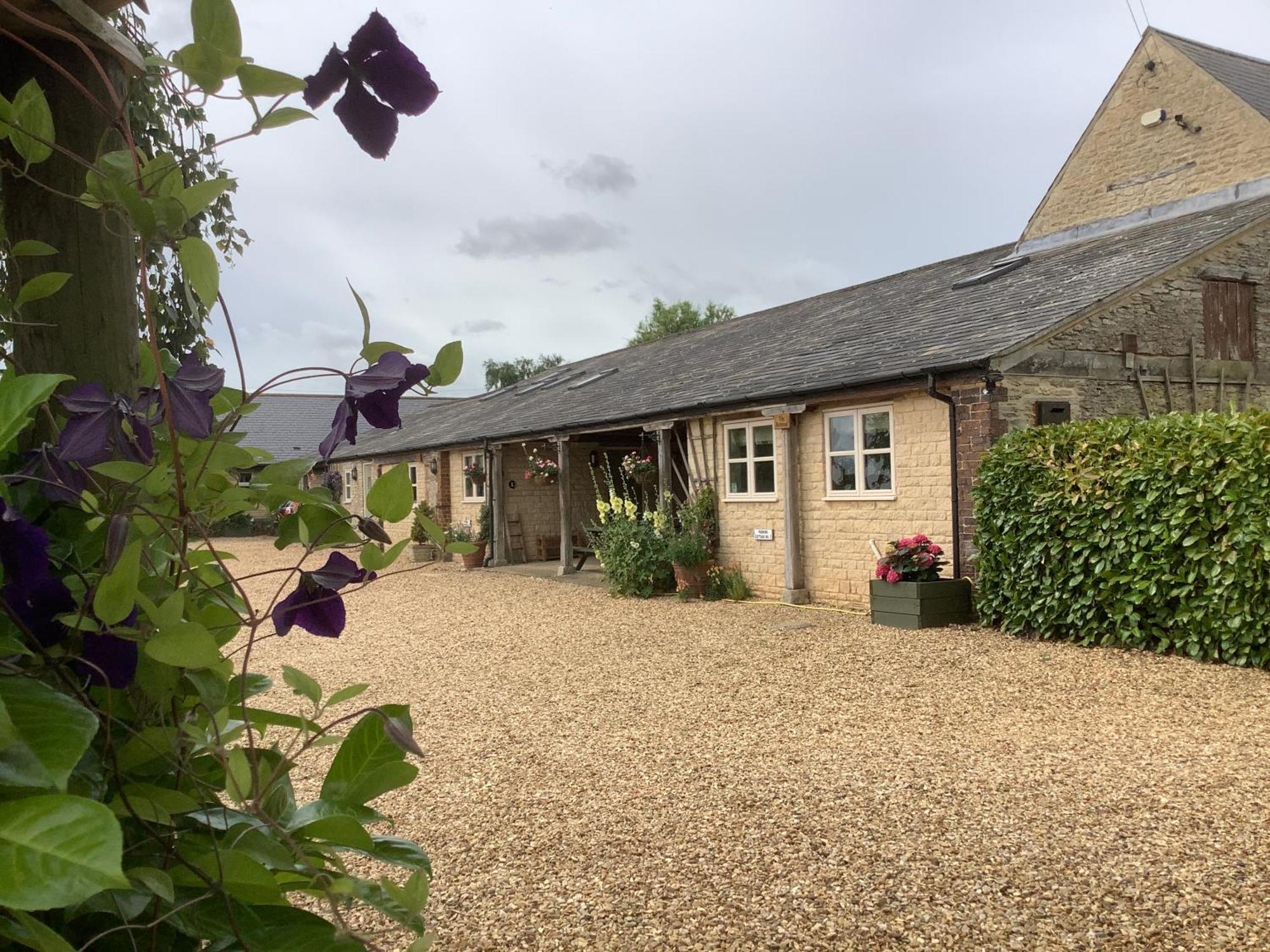 Hollyhock Cottage, Clematis Cottages, Stamford Exterior photo